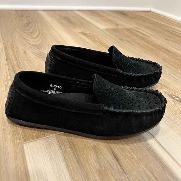MINNETONKA Black Slip On Moccasins Size 5 - Picture 4 of 7